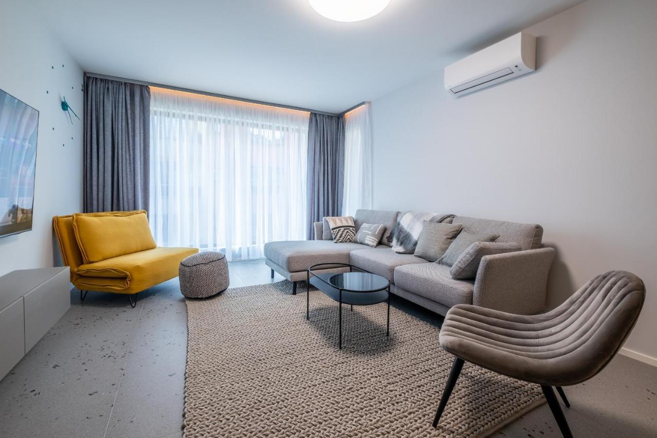 Emirates Lux Apartment And Parking Sofia Exterior foto