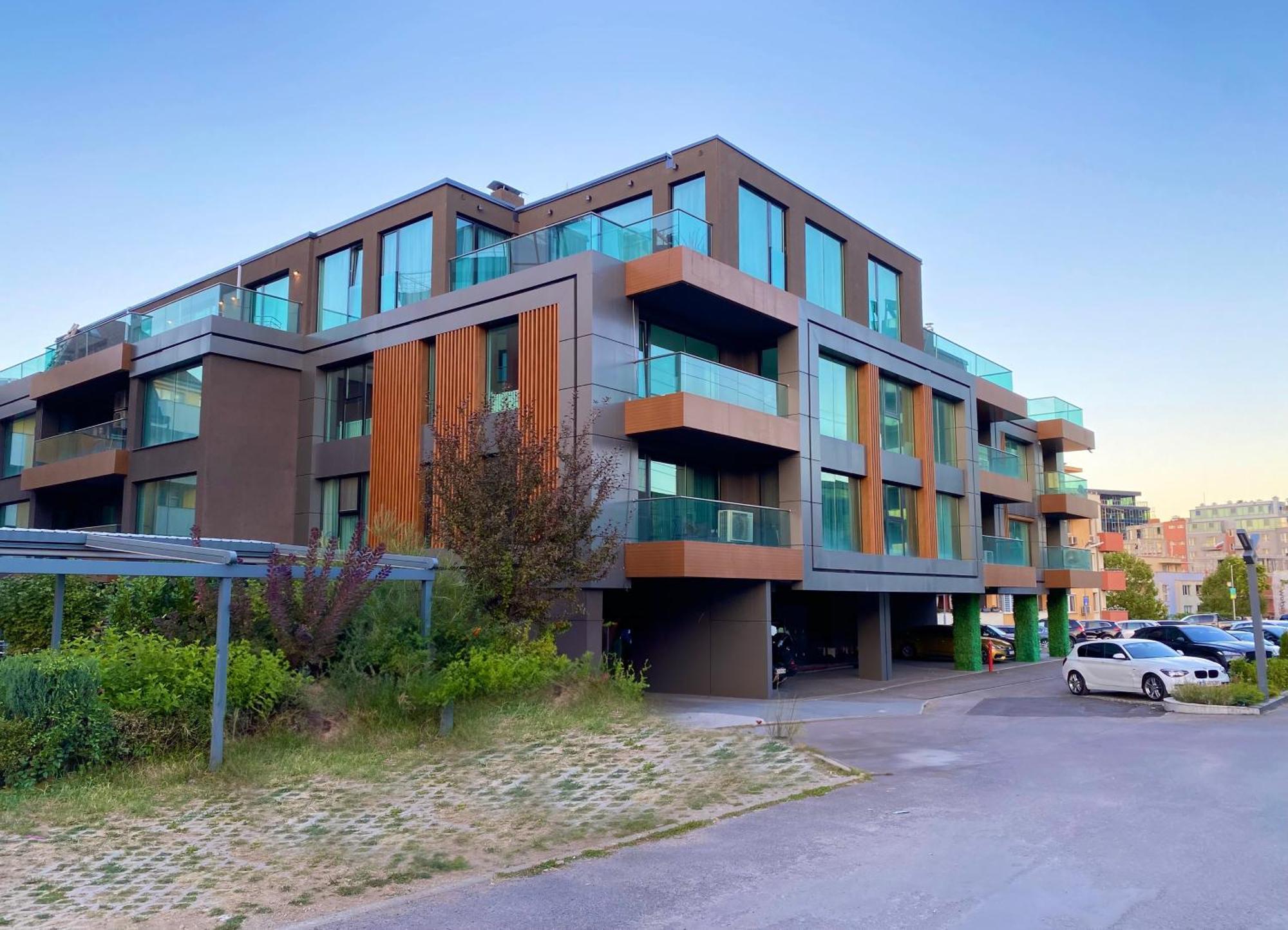 Emirates Lux Apartment And Parking Sofia Exterior foto